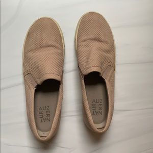 Naturalizer slip on